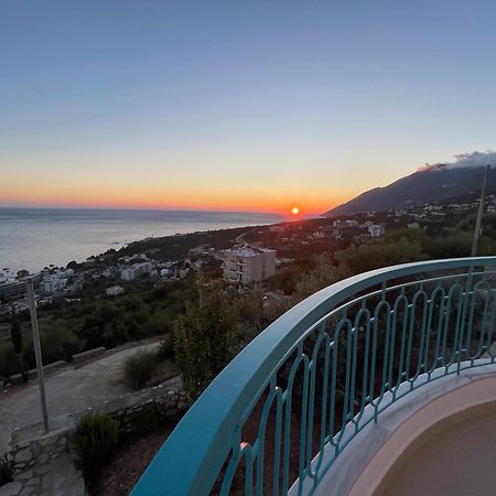 Endless Blue Apartments Dhërmi Εξωτερικό φωτογραφία
