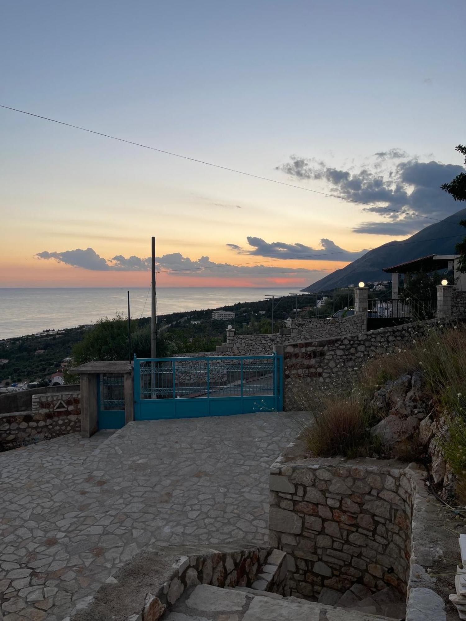 Endless Blue Apartments Dhërmi Εξωτερικό φωτογραφία